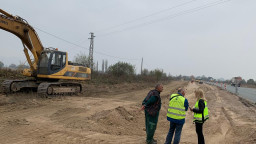 Министър Аврамова провери строителството в участъци от пътя Видин - Ботевград