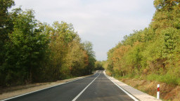 Близо 6 млн. лв. са вложени в превантивния ремонт на 15 км от път III-401 Микре - Соколово в област Ловеч