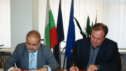 Инж. Чайков подписа договорите за строителство на 4 проекта по Оперативна програма „Регионално развитие”