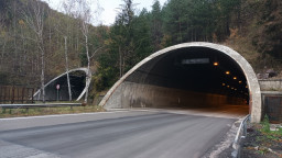 Започва ремонт в тръбите за Варна на тунелите „Топли дол“ и „Правешки ханове“ на АМ „Хемус“