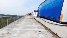 70 reinforced concrete panels were dismantled and 68 new ones were installed during the repair of the Danube Bridge at Ruse