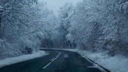 АПИ: Шофьорите, на които им предстои пътуване в Западна България, да тръгват с автомобили готови за зимни условия
