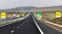 Временно движението от км 38 до км 39 по АМ „Хемус“ в посока Варна се осъществява в аварийната лента