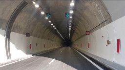 6 са напречните връзки в тунел „Железница“ на АМ „Струма“