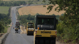 По ОПРР се рехабилитират 14,6 км от път III-7602, свързващ областите Ямбол и Хасково