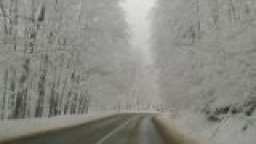 Поради силен валеж и снегонавявания са затворени за движение път III-405 Свищов - Драгомирово и по път III-407 Свищов - Пейчиново