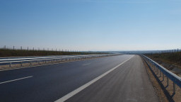 Движението при км 104 на АМ „Марица“ в посока София се осъществява с повишено внимание