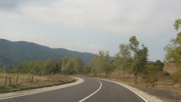 Близо 6 млн. лв. са вложени в превантивния ремонт на 15 км от път III-401 Микре - Соколово в област Ловеч
