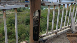 The lighting poles and the pedestrian railing in the second closed section of the Danube Bridge at Ruse have been dismantled