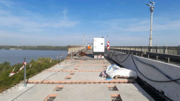 The pedestrian railing and lighting poles of the Danube Bridge at Ruse are being restored