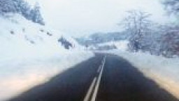Шофьорите, които ще пътуват през почивните дни в планинските райони на областите Пазарджик, Пловдив, Смолян и София, да са с автомобили подготвени за зимни условия