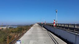 The waterproofing of the entire 400-meter section of pavement blocks on the Danube Bridge at Ruse begins