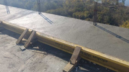 The waterproofing on the road slab of the Danube Bridge at Ruse is being applied