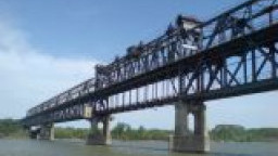 От 26 до 29 април за 4 часа през нощта ще се спира движението по Дунав мост при Русе