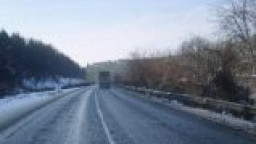 АПИ: Шофьорите да тръгват на път с автомобили подготвени за зимни условия. През следващите дни температурите ще достигнат минус 8 градуса