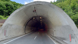Утре движението за София в тунел „Правешки ханове“ на АМ „Хемус“ ще е в една лента. Шофирайте внимателно!