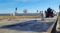 Започна аварийно изкърпване на участъка от път II-73 между селата Вълчин и Лозарево и в част от Ришкия проход