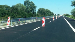 На 23 и 24 юни движението между 24-ти и 25-ти км на АМ „Тракия“ в посока Бургас ще е в една лента. Карайте разумно!