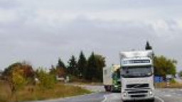 Днес от 16 ч. до 20 ч. се ограничава движението на камионите над 12 т по автомагистралите и натоваренитe пътища. Две ленти за излизащите от София през Владая