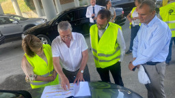 Министър Виолета Коритарова провери строителството на магистрала „Хемус“