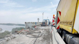 Основният ремонт на Дунав мост при Русе продължава с премахване на първите стоманобетонови панели