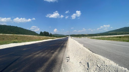 Министър Виолета Коритарова провери строителството на магистрала „Хемус“
