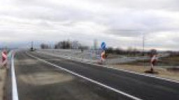 Временно движението при км 15 на АМ „Хемус“ в посока Варна се осъществява в изпреварващата лента