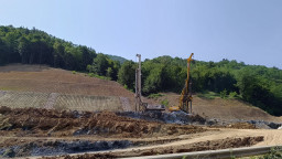 Seven new landslides that emerged during the modernization of the Mezdra-Botevgrad road are delaying the opening of traffic on this section until the end of the year