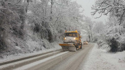 АПИ: През нощта в Западна България и Предбалкана дъждът ще преминава в сняг. Тръгвайте с автомобили, подготвени за зимни условия